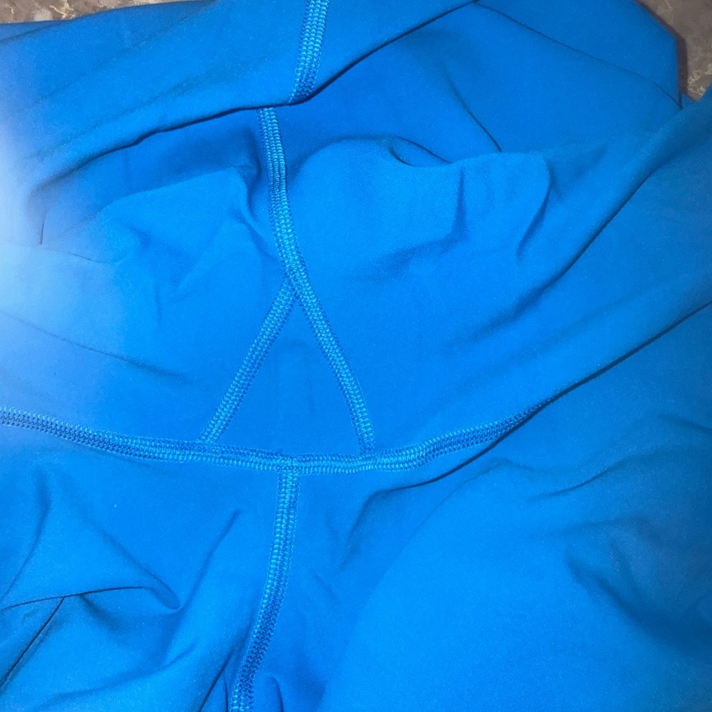 Lululemon HR Groove Pant. Poolside. 12. - Picture 4 of 4